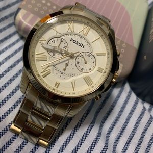 Fossil Model : FS4814 44mm Chronograph Gold Watch